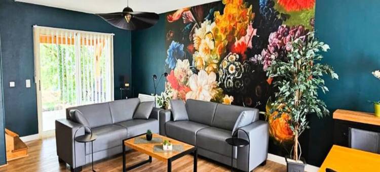 Villa in Quiet Area with Private Pool图片