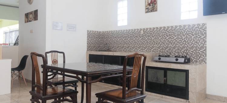 RedDoorz Syariah靠近Madiun火车站(RedDoorz Syariah Near Stasiun Madiun)图片