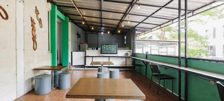 红多兹酒店-近西兰达克城广场(RedDoorz near Cilandak Town Square)图片