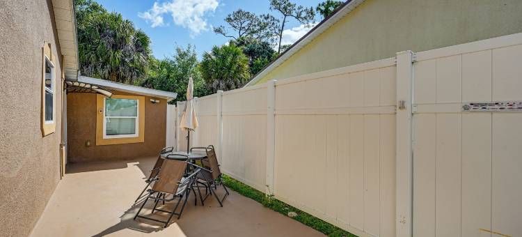 距公共泳池2英里！带庭院的那不勒斯舒适小屋(2 Mi to Public Pool! Cozy Naples Cottage w/ Patio)图片