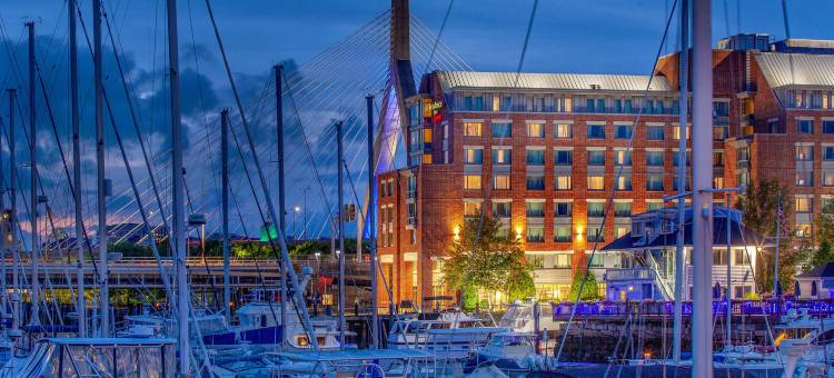 居家波士顿港都铎码头酒店(Residence Inn by Marriott Boston Harbor on Tudor Wharf)图片