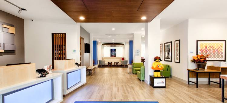 Holiday Inn Express 湖莱克威尔士的N -冬季避风港(Holiday Inn Express Lake Wales N-Winter Haven)图片