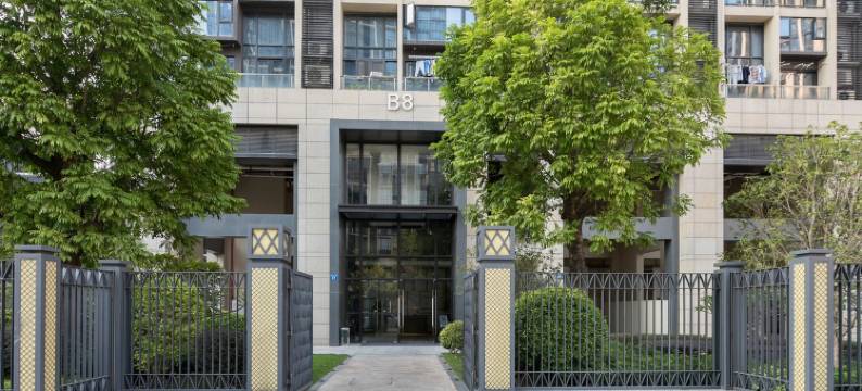 长隆地铁口保利大都汇三居复式公寓(汉兴一街1号分店)图片