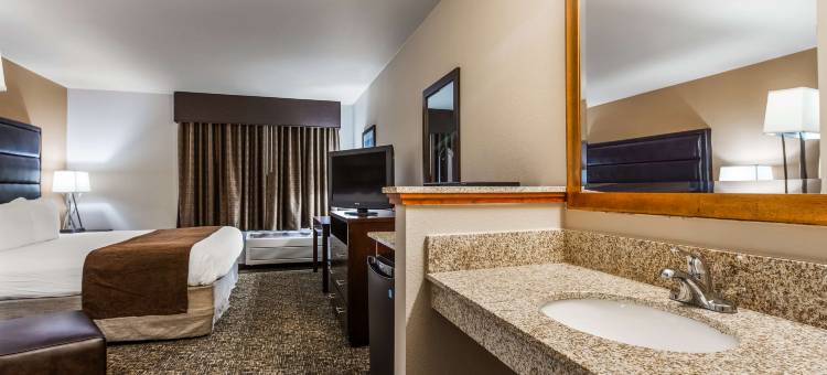 橡树梅多斯贝斯特韦斯特酒店(Best Western Oak Meadows Inn)图片