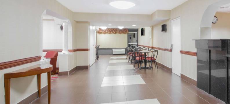 埃奇伍德华美达酒店及会议中心(Ramada by Wyndham Edgewood Hotel & Conference Center)图片