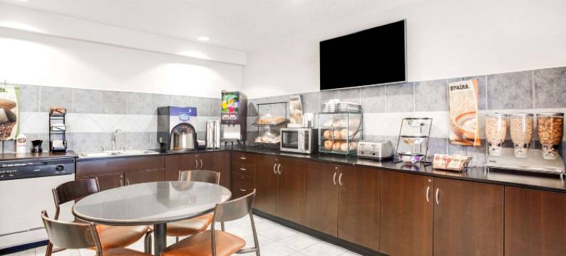 巴斯麦客达套房酒店(Microtel Inn & Suites by Wyndham Bath)图片