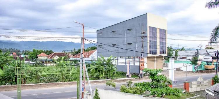 萨马尔乌鲁伊斯兰教友好旅馆-RedDoorz靠近吉打邦(Samar Wulu Guest House Syariah Mitra RedDoorz Near Ketapang)图片