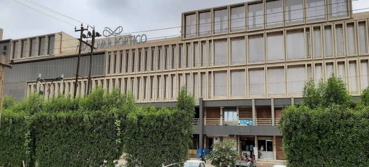 莫尔比萨罗瓦门廊酒店(Sarovar Portico Morbi)图片