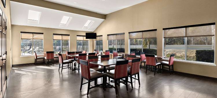 红杉国王峡谷舒适套房酒店(Comfort Inn & Suites Sequoia Kings Canyon)图片