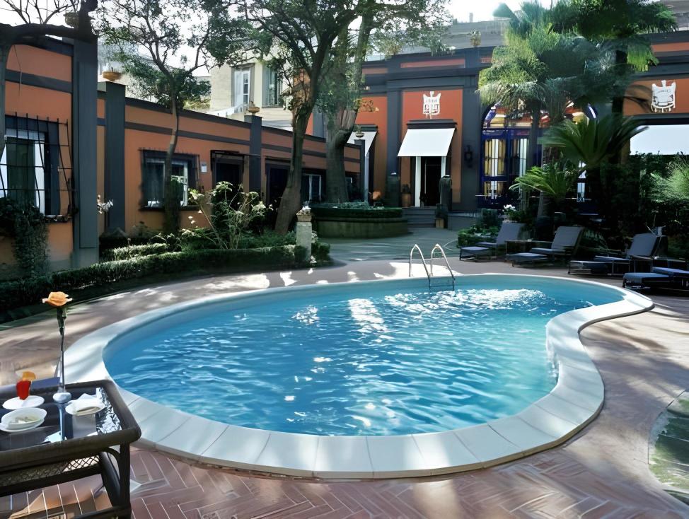 Costantinopoli 104Over view