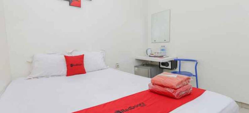 瑞德多兹普拉斯酒店 @ K23 朗库特马达雅(RedDoorz at K23 Rungkut Madya)图片