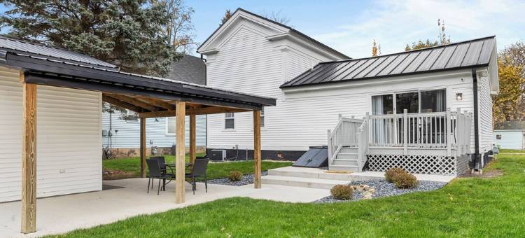 现代农舍迷人社区步行可达市中心度假屋(Modern Farmhouse in Charming Neighborhood Walking Distance to Downtown)图片