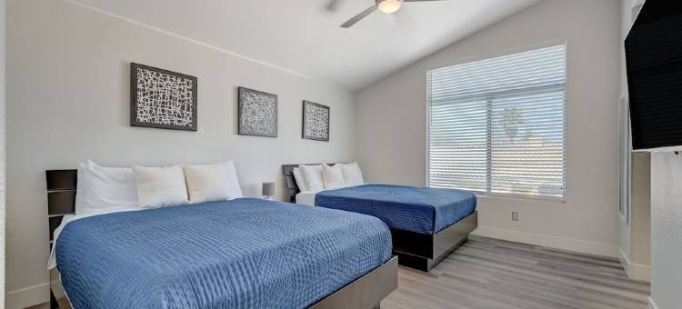 Cozy 5-Bedroom Oasis Near the Strip: Arcades, Pool, and BBQ Haven!图片