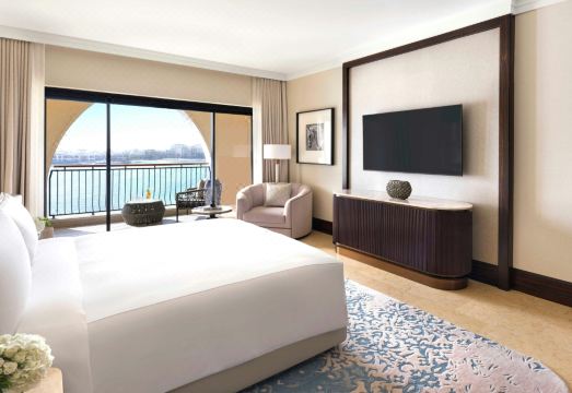 The Ritz-Carlton Abu Dhabi, Grand Canal Hotel Overview