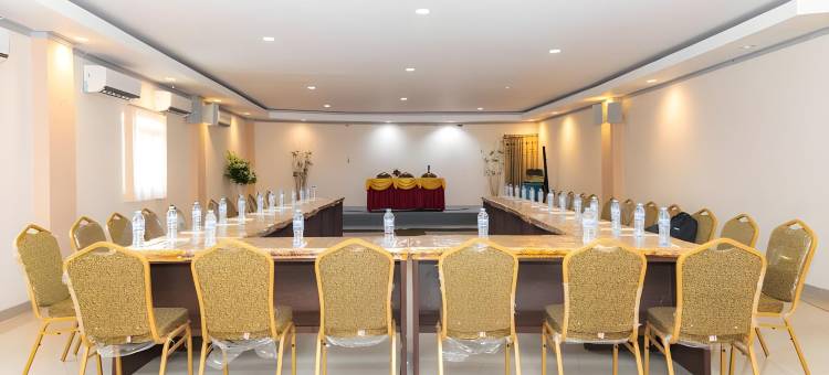 红门Plus酒店@美娜多帕尔2号(RedDoorz Plus @ Paal 2 Manado)图片