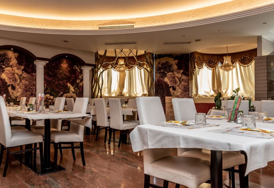 Hotel Shangri-La Hotel Overview