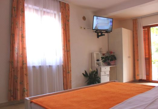 Monten Hotel Overview