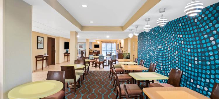 诺克斯维尔机场拉昆塔温德姆套房酒店(La Quinta Inn & Suites by Wyndham Knoxville Airport)图片