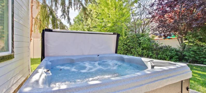 Hot Tub and Community Pool Access - Modern Family Retreat图片