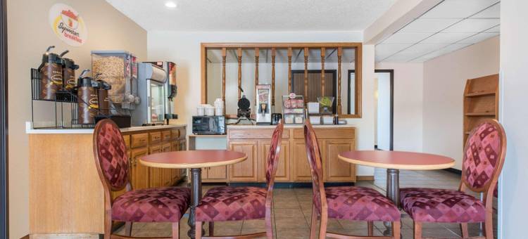 伯恩汉姆-刘易斯敦速8酒店(Super 8 by Wyndham Burnham/Lewistown)图片