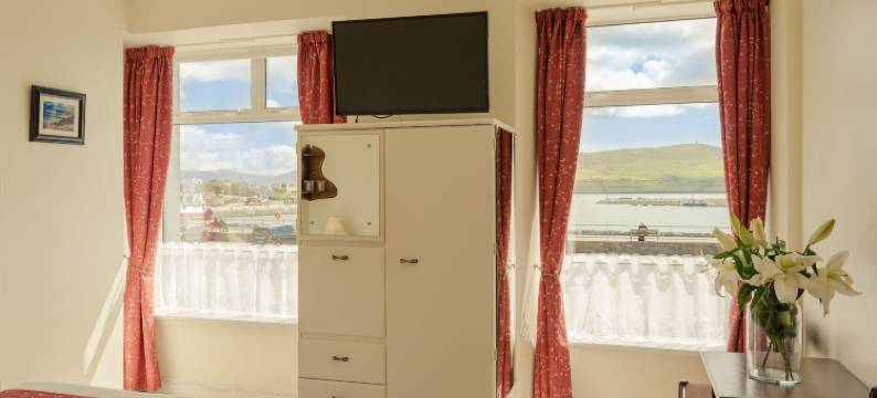 水滨(The Waterfront)图片