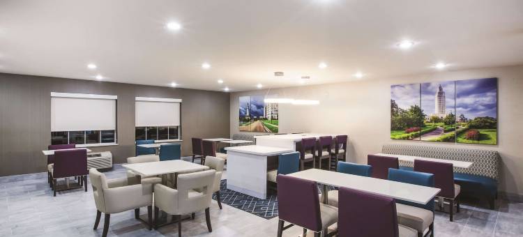 沃克 - 德汉姆温泉拉昆塔温德姆套房酒店(La Quinta Inn & Suites by Wyndham Walker - Denham Springs)图片