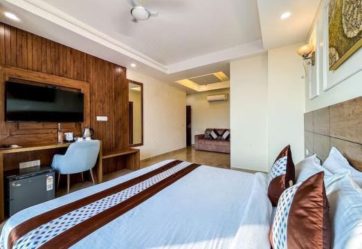 Hotel Nirvana Bliss, Behind Parmarth NiketanHotel Overview