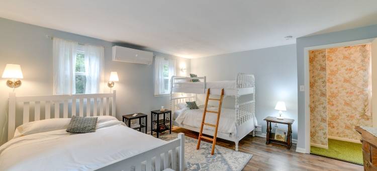 沃尔顿林间之家：有火坑和现场池塘！(Fire Pit & On-site Pond: Wooded Walton Home!)图片