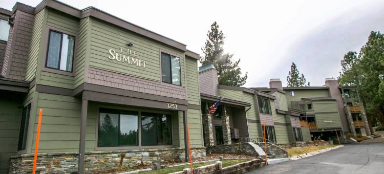 顶峰41号宽敞并且离鹰巢小屋一步之遥，由RedAwning提供(Summit 41 Spacious and Stones Throw to Eagle Lodge by RedAwning)图片