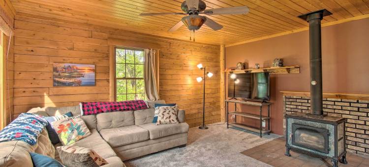 舒适的河边度假：现场钓鱼！(Cozy Riverfront Getaway Fishing on-Site!)图片