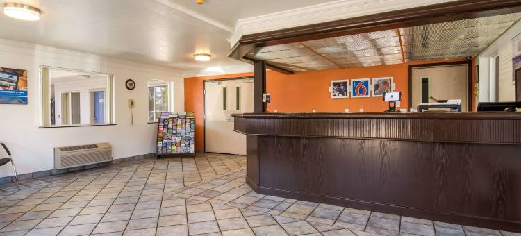 205波特兰6号购物汽车旅馆(Motel 6 Portland, or  Mall 205)图片