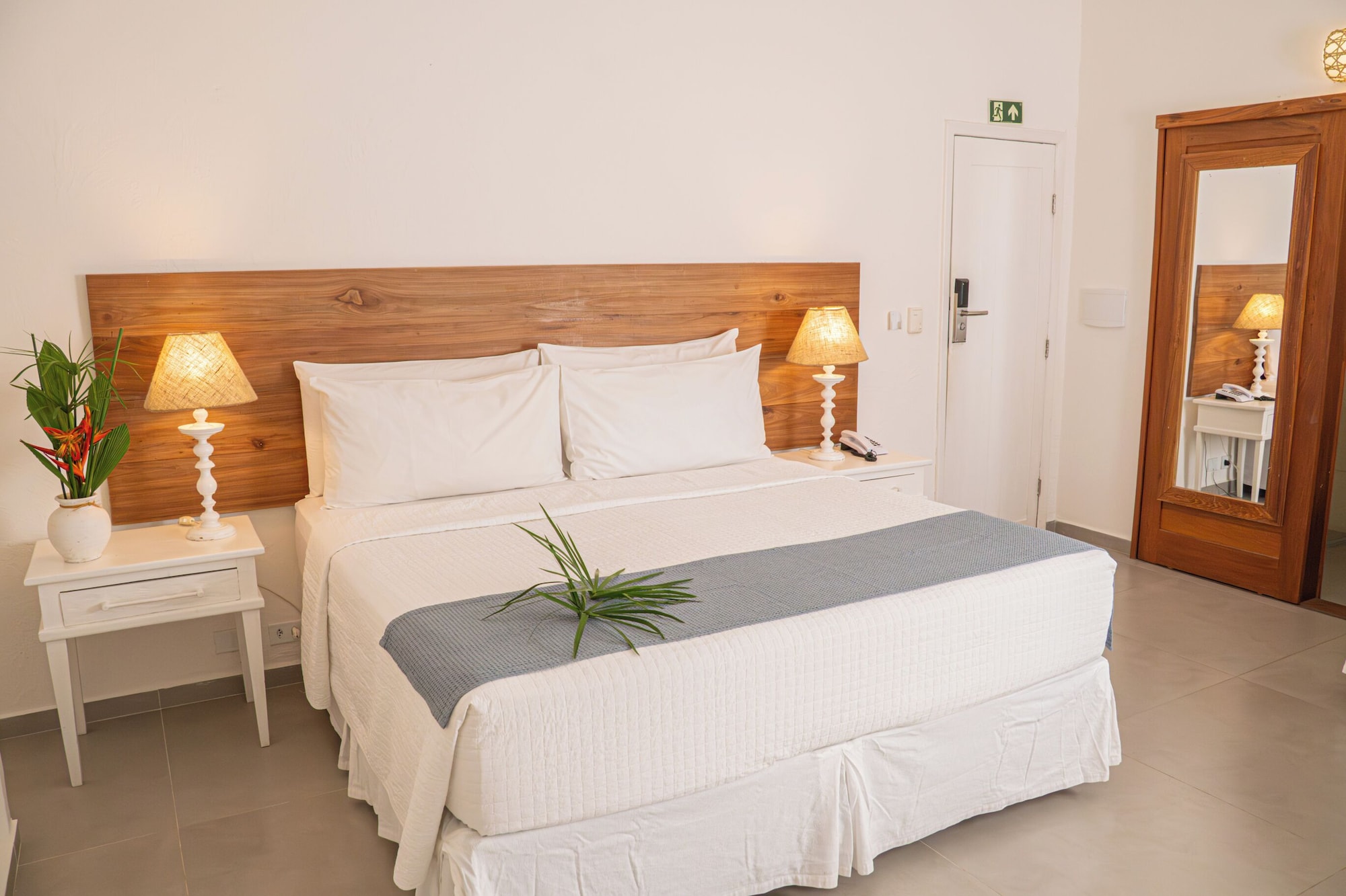 Saint Tropez Praia Hotel Over view