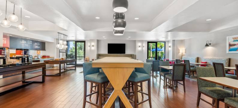 希尔顿欢朋套房酒店-莱思罗普(Hampton Inn & Suites Lathrop)图片