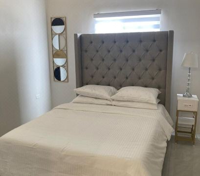 Charming 2-bedroom bungalow in delightful Discovery Bay with AC, WiFi, Hotel Overview