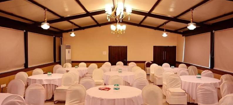 Karjat的Villament度假村(Villament Zinc Journey by the Fern, Karjat)图片