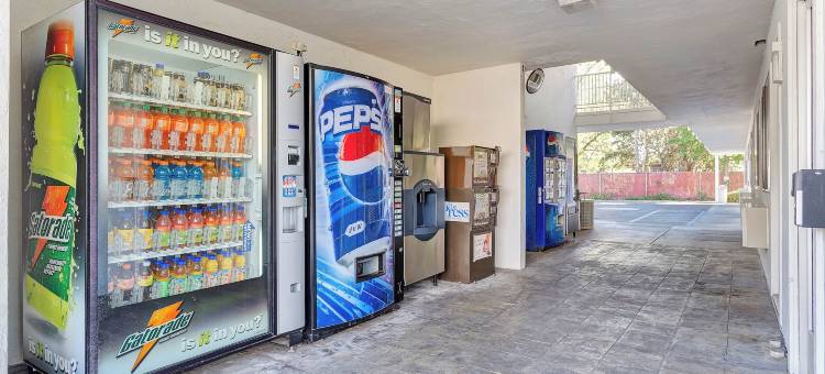 Park Inn by Radisson，南圣罗莎(Motel 6 Santa Rosa, CA - South)图片