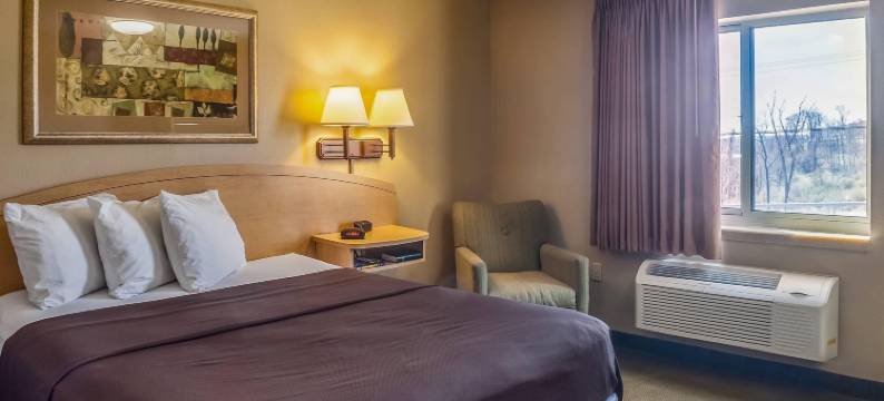 郊区开间特里亚德尔菲亚 - 惠灵在高地(Suburban Studios Triadelphia - Wheeling at the Highlands)图片