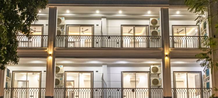 Saltstayz Premier 靠近第44区企业中心(Saltstayz Premier Near Sector 44 Corporate Hub)图片