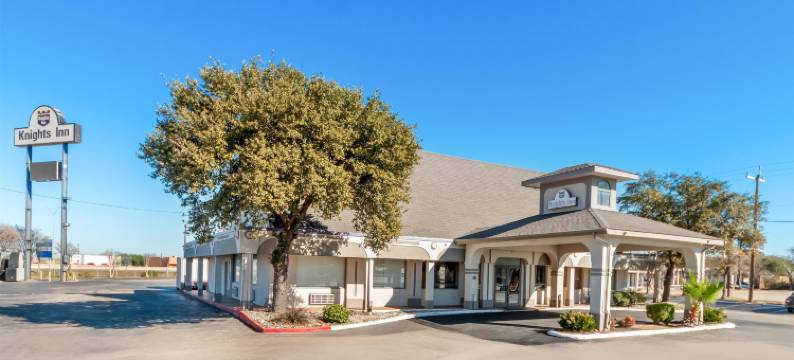弗罗斯特银行中心附近圣安东尼奥骑士酒店(Knights Inn San Antonio Near at&T Center)图片