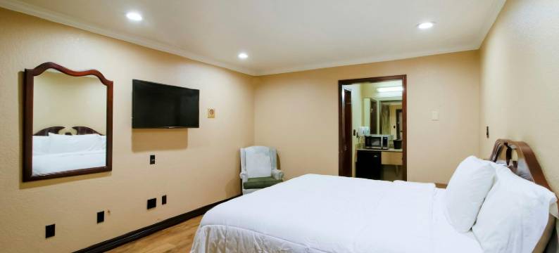 锡尔斯比OYO松林酒店及套房(OYO Pinewood Inn & Suites Silsbee)图片