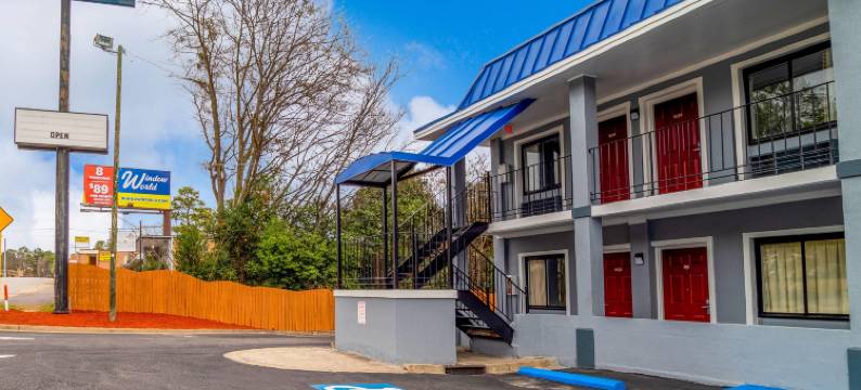 罗德威套房酒店-杰克逊堡(Rodeway Inn & Suites Fort Jackson)图片