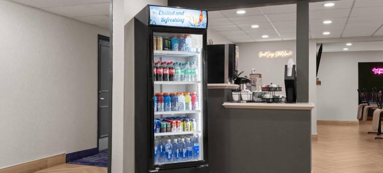 密尔沃基机场奥克里克拉昆塔温德姆酒店(La Quinta Inn by Wyndham Milwaukee Airport / Oak Creek)图片