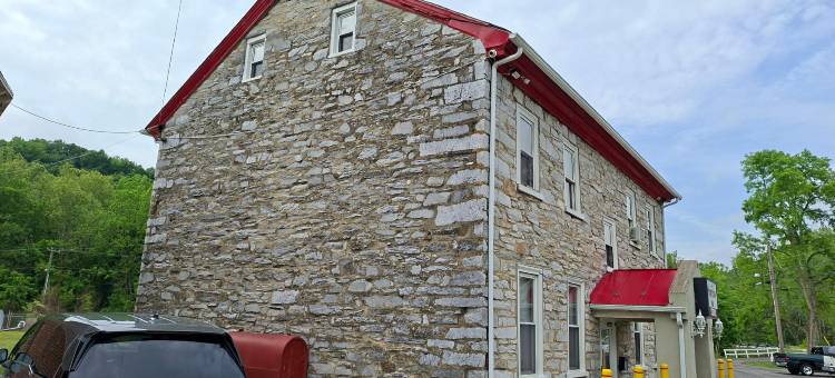 家乡弗吉尼亚斯汤顿11号公路旅馆(Hometown Inn Staunton VA Near Hwy 11)图片