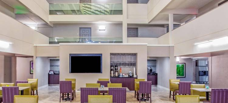 拉伯克西医疗中心拉昆塔温德姆套房酒店(La Quinta Inn & Suites by Wyndham Lubbock West Medical Centr)图片