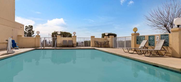 埃尔帕索东拉昆塔温德姆套房酒店(La Quinta Inn & Suites by Wyndham El Paso East)图片