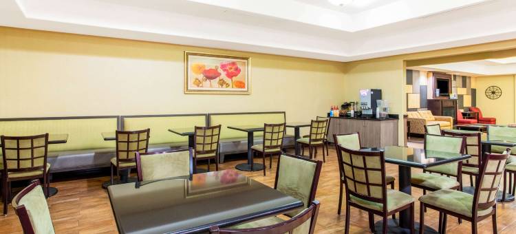 恩尼斯拉昆塔温德姆套房酒店(La Quinta Inn & Suites by Wyndham Ennis)图片