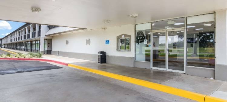 得克萨斯州格罗夫斯的6号汽车旅馆(Motel 6 Groves, TX)图片