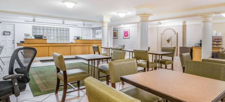 科罗拉多斯普林斯众神花园拉昆塔温德姆酒店(La Quinta Inn by Wyndham Colorado Springs Garden of the Gods)图片