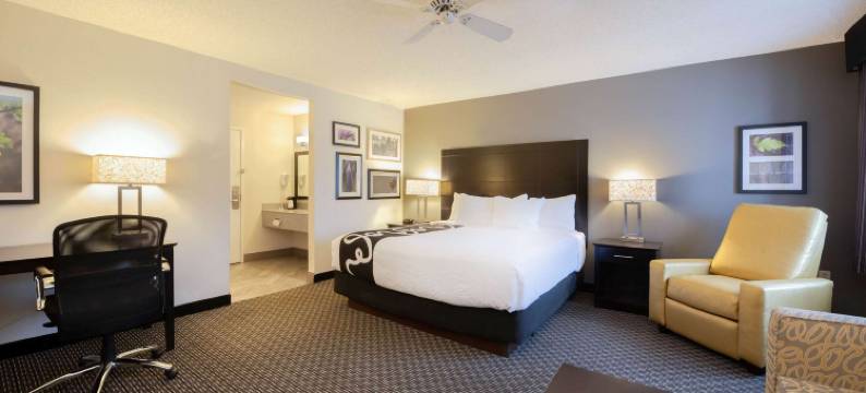 克利夫兰马其顿拉昆塔温德姆套房酒店(La Quinta Inn & Suites by Wyndham Cleveland Macedonia)图片