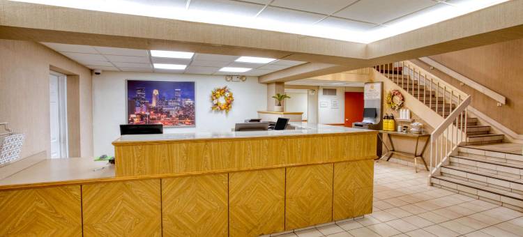 布卢明顿明尼阿波利斯机场拉昆塔温德姆酒店(La Quinta Inn by Wyndham Minneapolis Airport Bloomington)图片